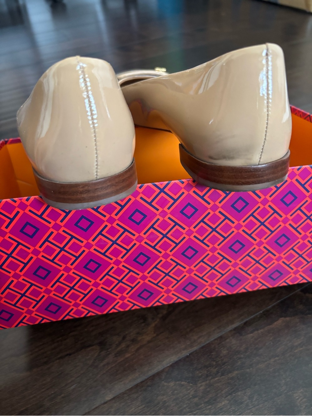 Tory Burch Beige Patent Leather Square-Toe Ballet Flats with Logo - Picture 5 of 9